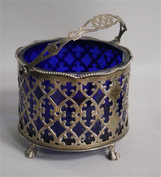 An Edwardian pierced silver sugar basket with blue glass liner, Birmingham, 1902, height 9.5cm.